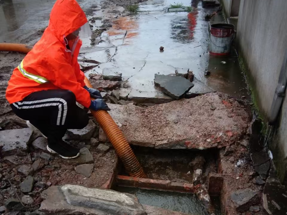 乐都专业清理污水池 炜誉市政以规范流程守护城市 “肠道”