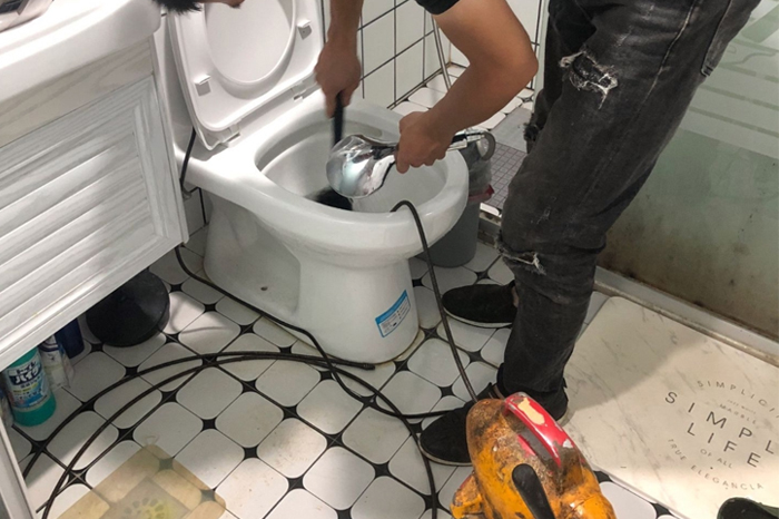 乐都马桶堵塞自己疏通还是找师傅?专业上门服务让你省时更省心